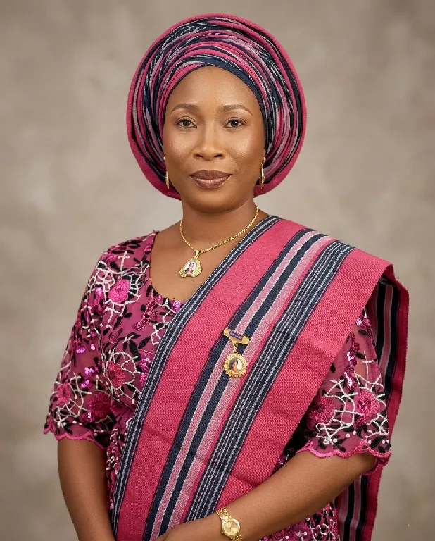 Wendygee Alaga performing Alaga Iduro and traditional wedding hosting in Abuja, Nigeria